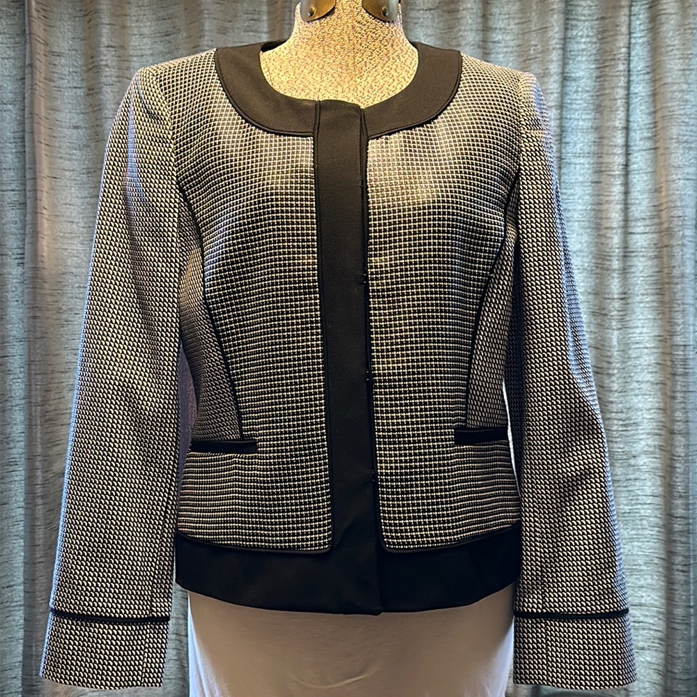 NWT Ann Taylor Houndstooth Jacket. Dark Navy, Black And White Size 6